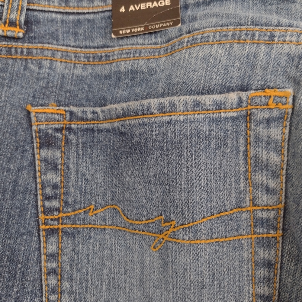 NWT NEW YORK & COMPANY.. WESTSIDE BOOT CUT STRETCH JEANS SIZE 4 AVERAGE - Picture 4 of 12